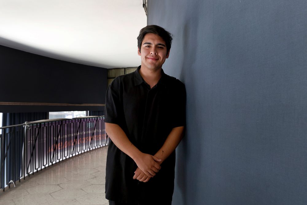 Flavio Codoceo ingresó a la U. de Chile en 2021. Hoy, cursa cuarto año de la carrera de Licenciatura en Artes, con mención en Teoría de la Música. 